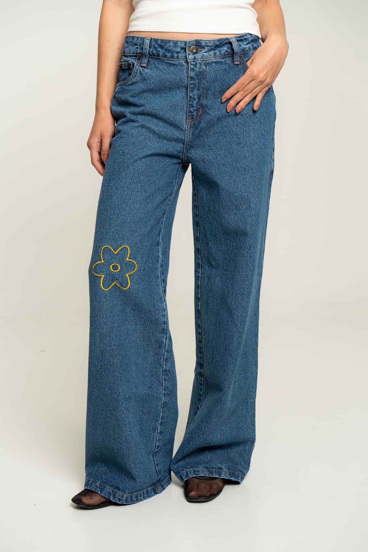 Jeans Flor Bordada Azul