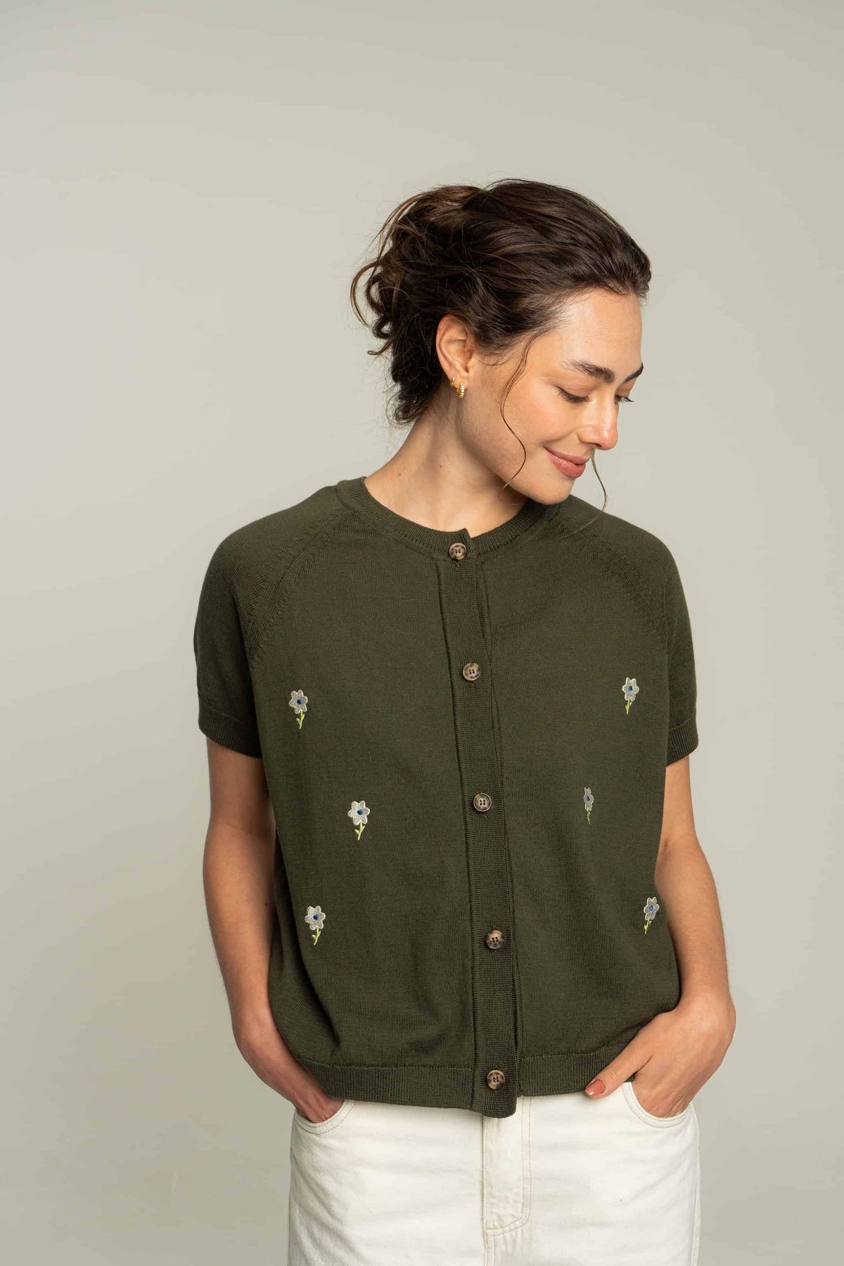 Cardigan corto flores bordadas - verde