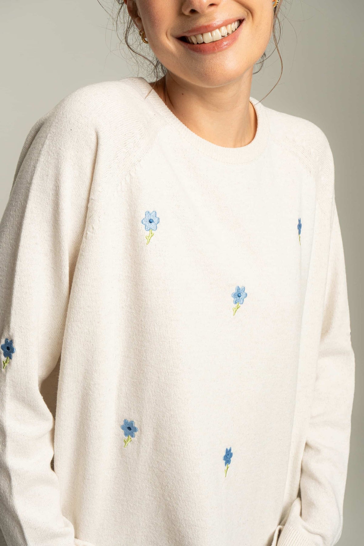 Sweater flores bordadas - crudo