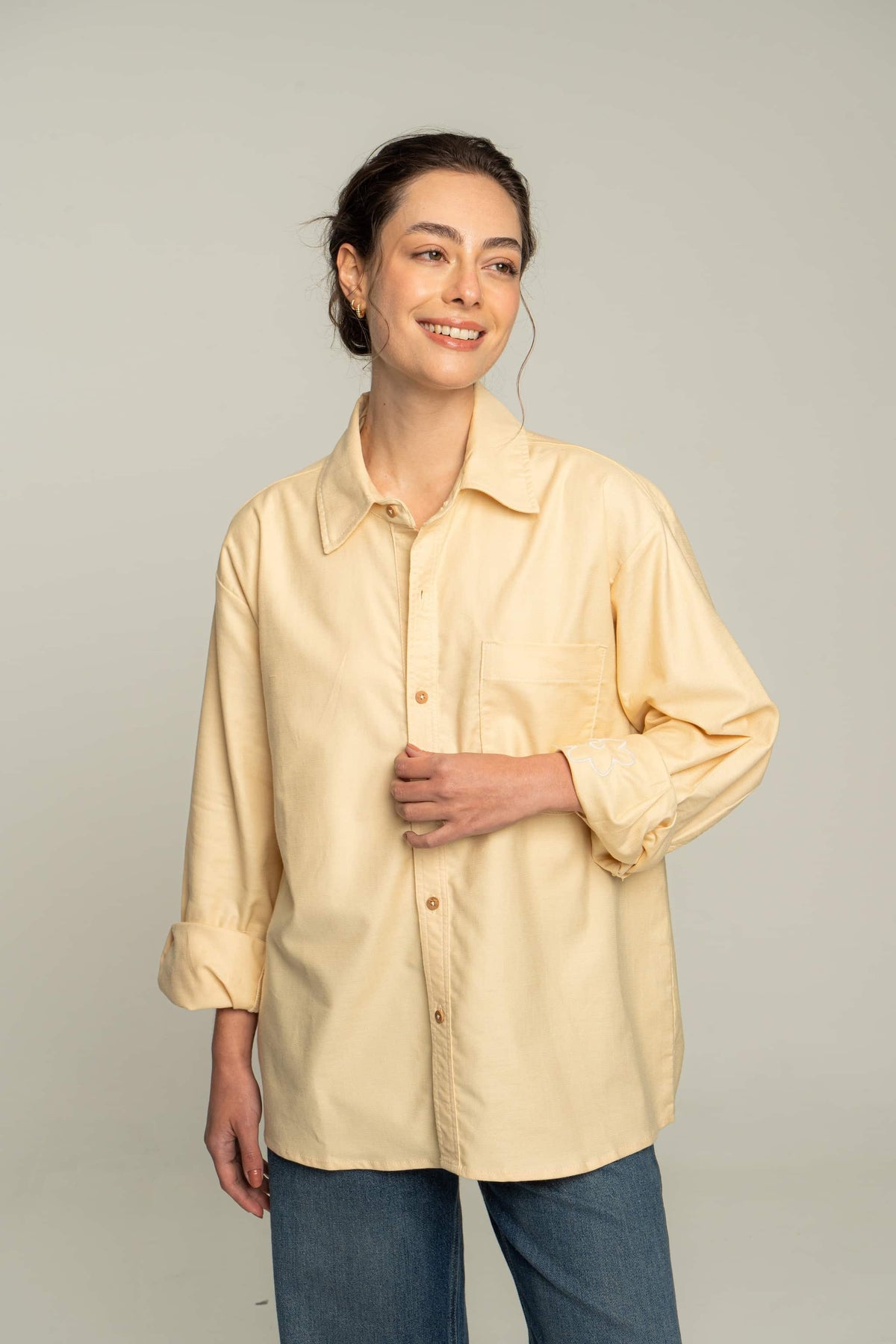 Camisa flor amarilla