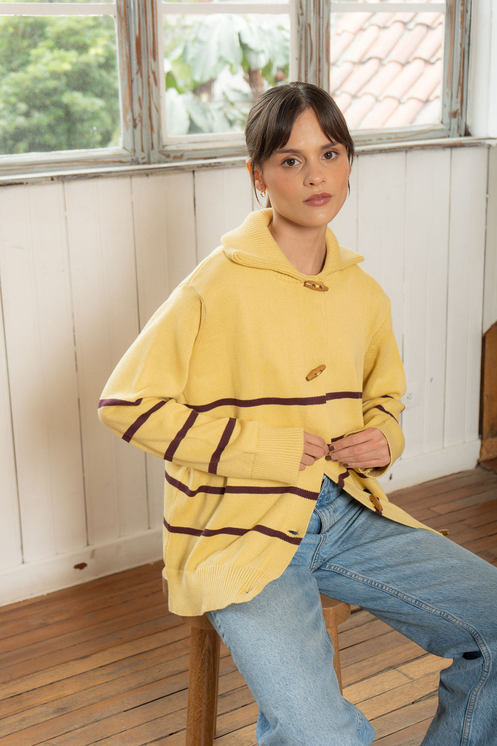 sweater botones madera amarillo