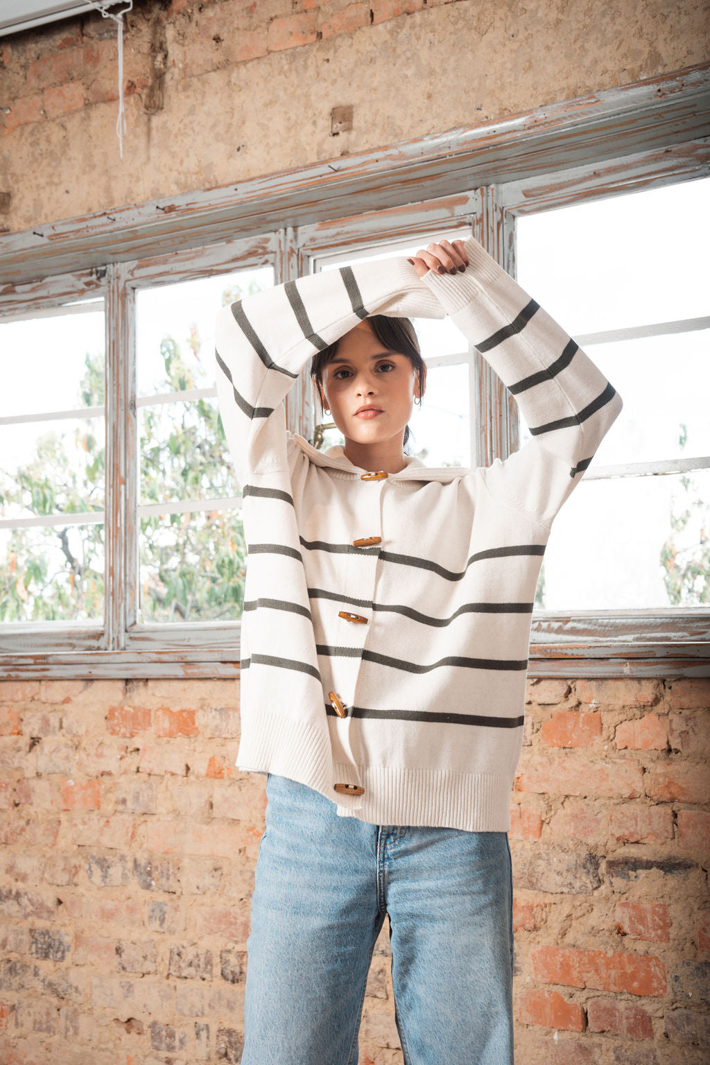 sweater botones madera crudo