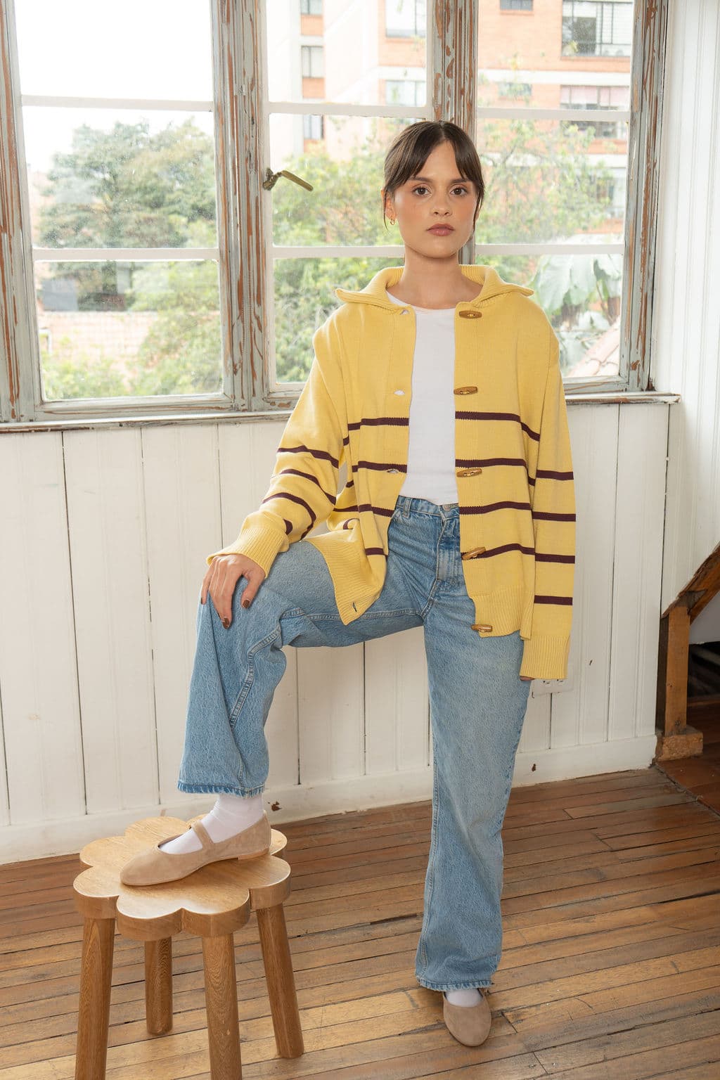 sweater botones madera amarillo